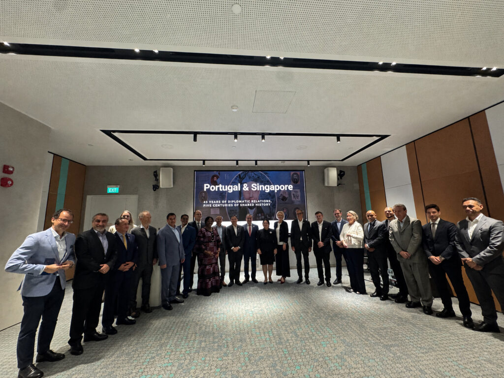 A group photo of HE Pires and the heads of diplomatic missions in Singapore.